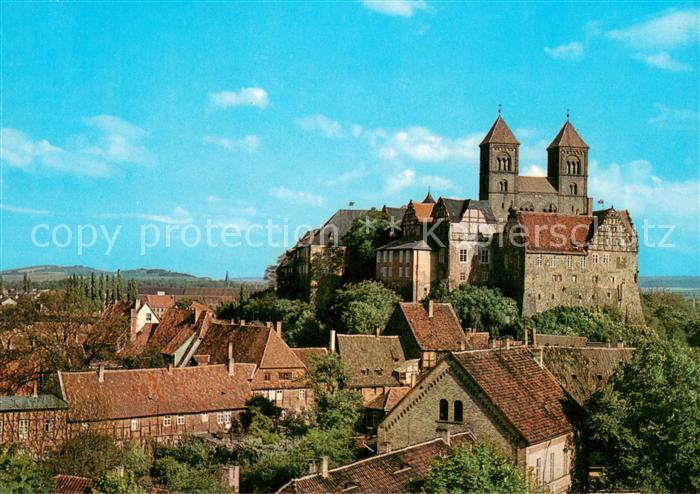 Quedlinburg Blick vom Muenzenberg auf Schlossmuseum und Stiftskirche