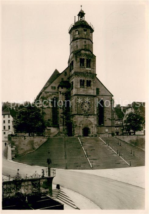 Schwaebisch Hall Stadtkirche Sankt Michael mit Fischbrunnen und Pranger
