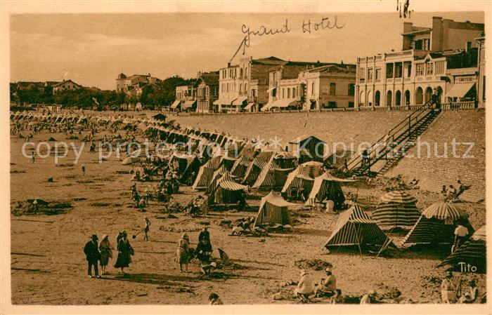 Pontaillac La Plage et Facade de Verthamon Maree basse