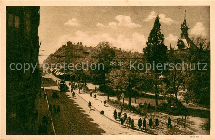 Toulouse Haute-Garonne La rue d’Alsace Lorraine et le square du capitole