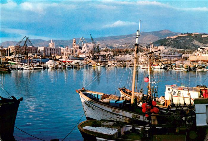 Malaga Andalucia Vista del puerto pesquero Fischerhafen Fischkutter