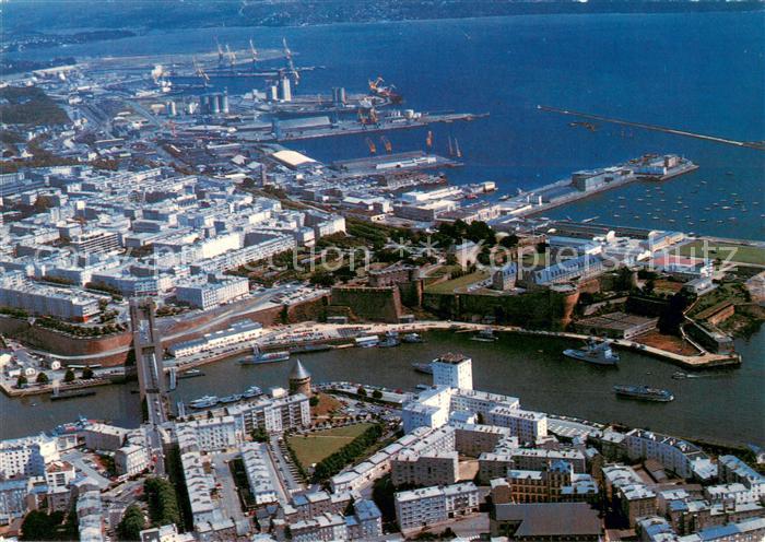 Brest 29 Vue generale aerienne sur le chateau et le port de commerce