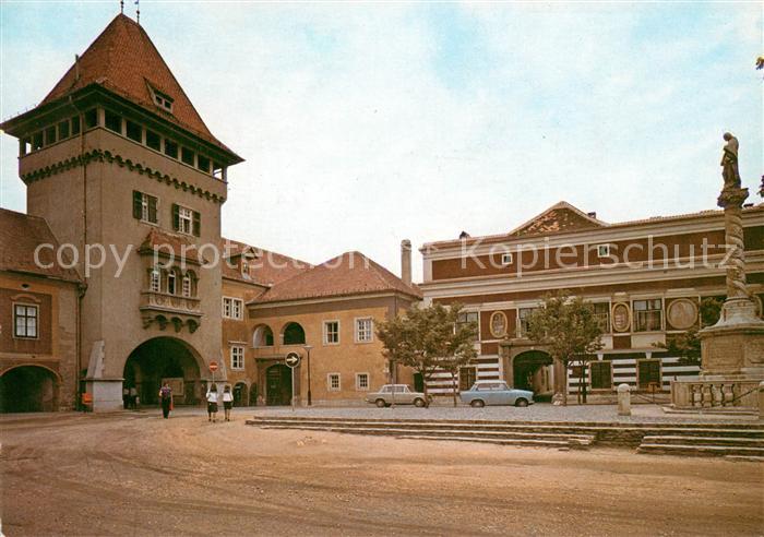 Koeszeg Heldentor mit dem Stadtrathaus