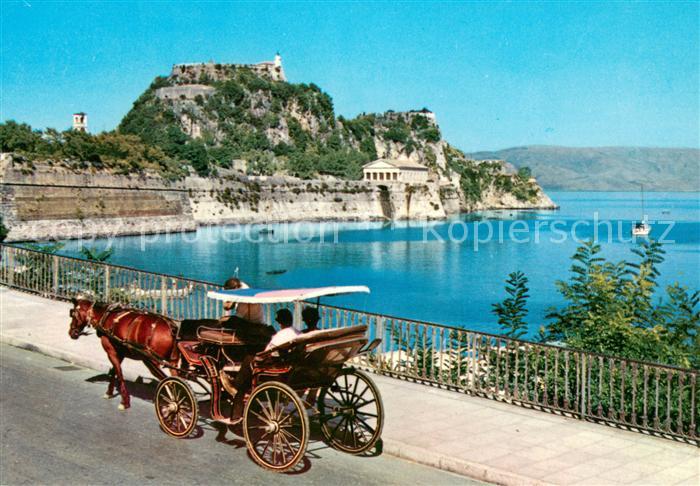 Korfu Corfu Pferdedroschke Blick zur alten Burg Festung Kueste