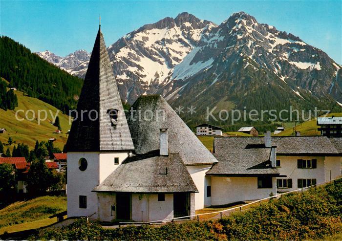 Hirschegg Kleinwalsertal Vorarlberg Ev Kirche mit Elferkopf und Zwoelferkopf