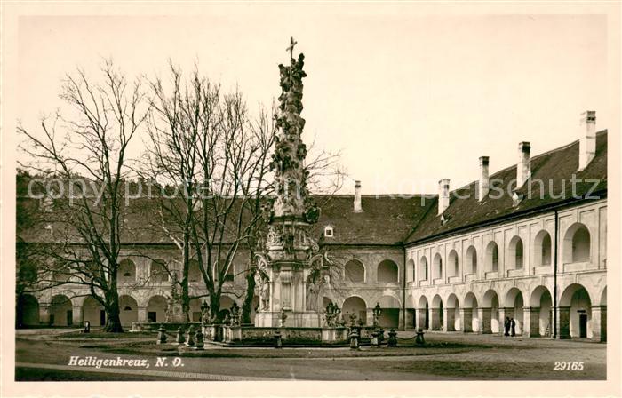 Heiligenkreuz Niederoesterreich Kloster Brunnen