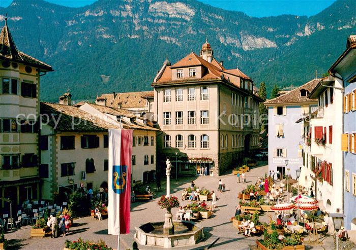 Kaltern Weinstrasse Tirol Dorfplatz mit Mariensaeule