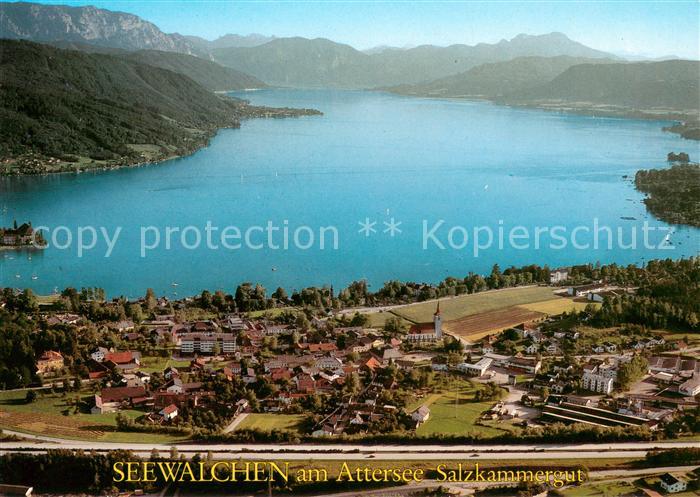 Seewalchen Attersee mit Hoellengebirge und Schafberg Fliegeraufnahme