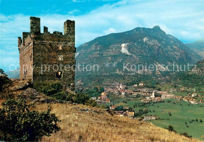 Valle d Aosta Castelli Valdostani Nello sfondo panorama di Chatilion
