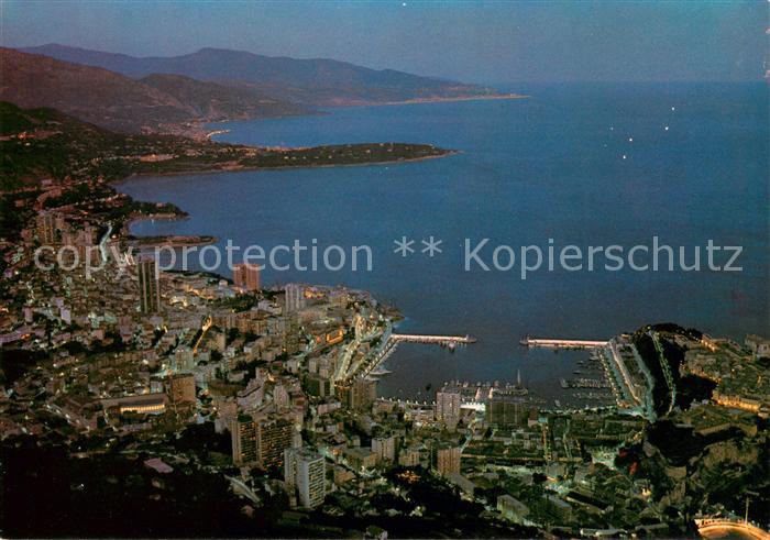 Monaco la nuit Au fond l'Italie