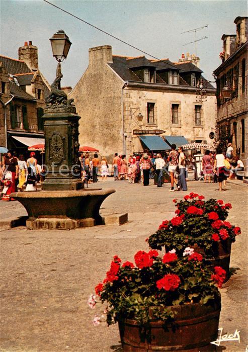 Concarneau Finistere La fontaine de la ville close