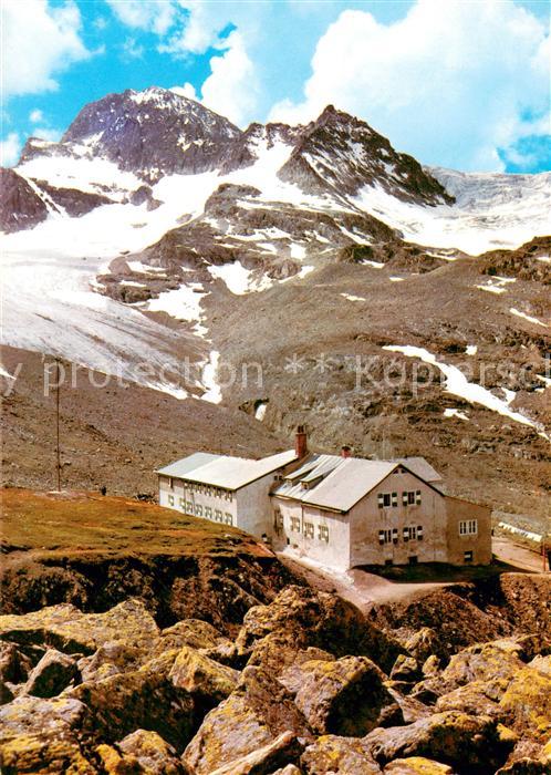 Wiesbadener Huette mit Piz Buin