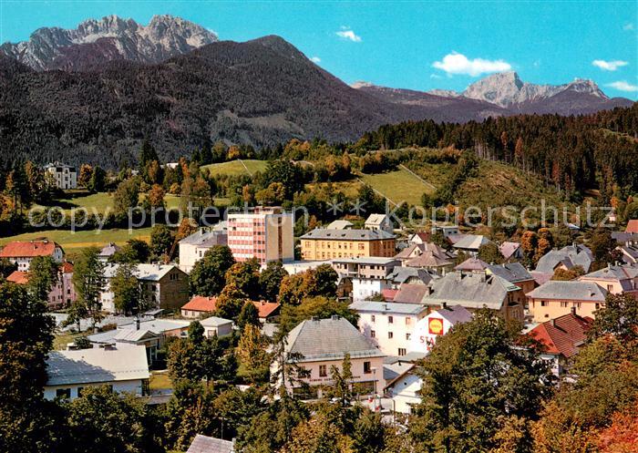 Hermagor Kaernten Gailtal mit Gartnerkofel