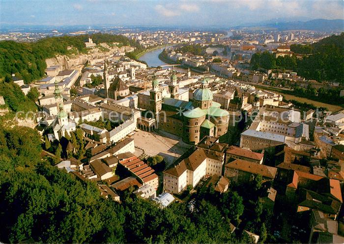 Salzburg Oesterreich Blick von der Festung auf Dom und Franziskanerkirche