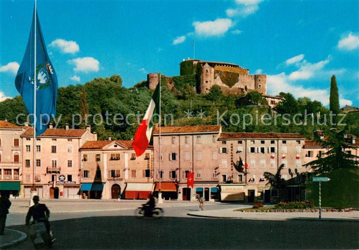 Gorizia Piazza della Vittoria e Castello