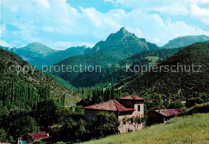 Vega de Liebana Panorama Pueblo Montanas