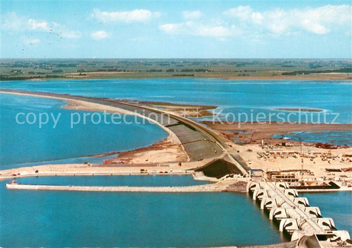 Eiderstedt Eiderabdaemmung zwischen Hundeknoell Dithmarschen und Vollerwiek Flie