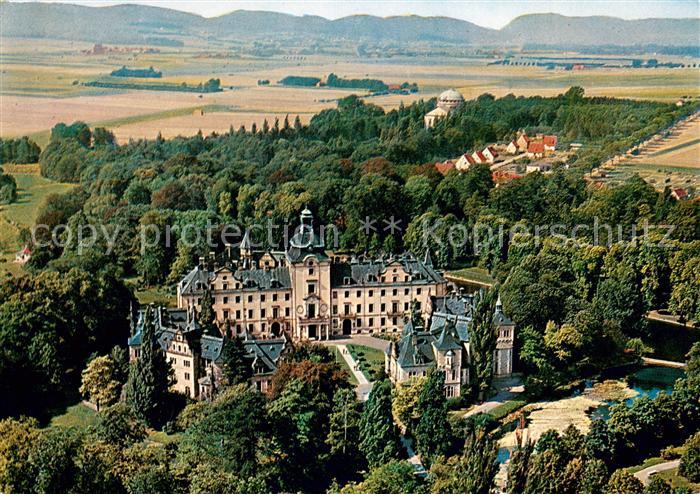 Bueckeburg Schloss mit Mausoleum und Wesergebirge Fliegeraufnahme