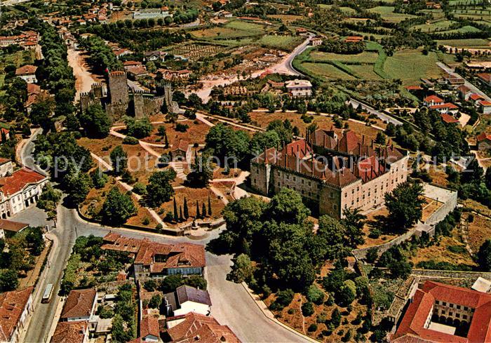 Guimarães Castelo e Pacos do Duque de Braganca vista aerea
