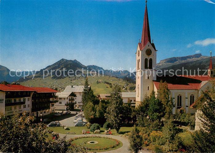 Riezlern Kleinwalsertal Vorarlberg mit Kirche Heuberg und Hoch Ifen