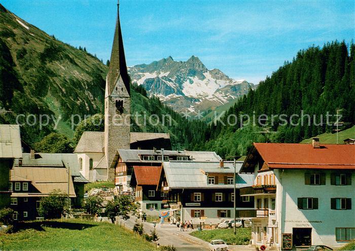 Mittelberg Kleinwalsertal Ortspartie mit Kirche