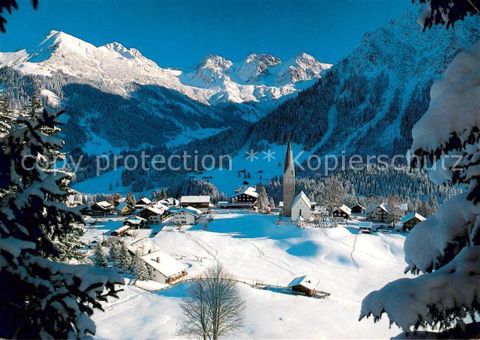 Mittelberg Kleinwalsertal mit Schafalpenkoepfe und Hammerspitze