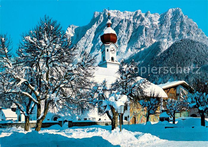 Ehrwald Tirol mit Kirche und Zugspitzmassiv