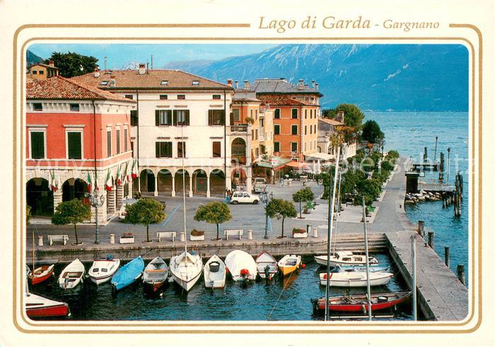 Gargnano Lago di Garda Ortsmotiv mit Bootshafen
