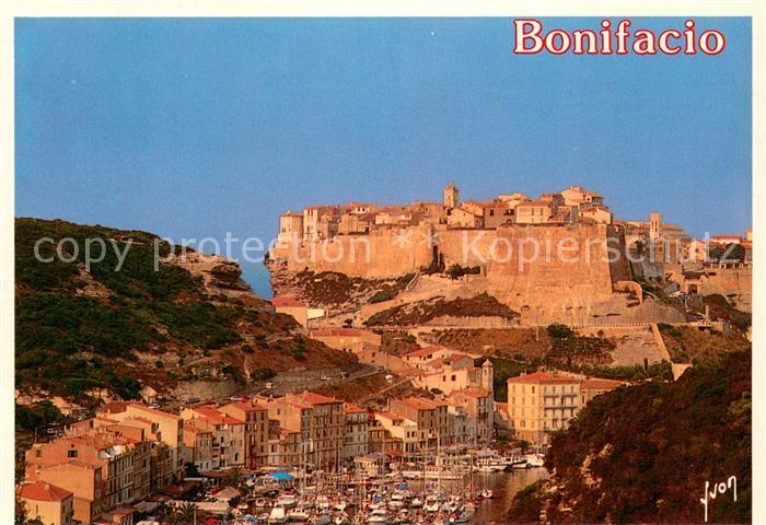 Bonifacio Corse du Sud La citadelle dominant la marine et le port