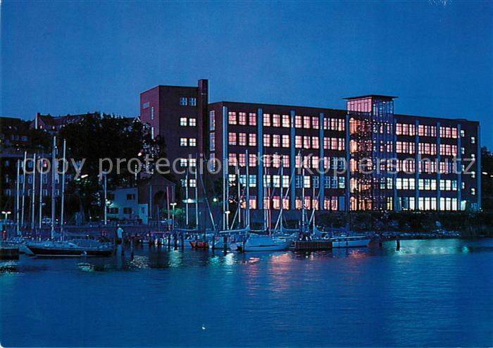 Kiel Compass Reha Centrum Yachthafen Nachtaufnahme