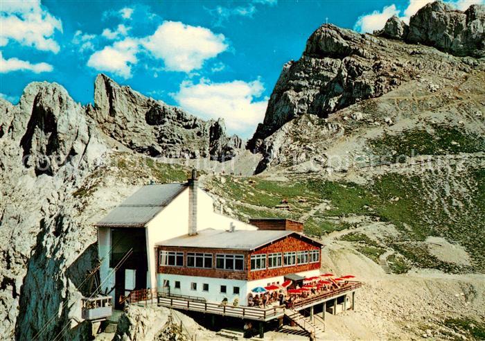 Mittenwald Bayern Berggaststaette und Bergstation Karwendelbahn Gebirgspanorama