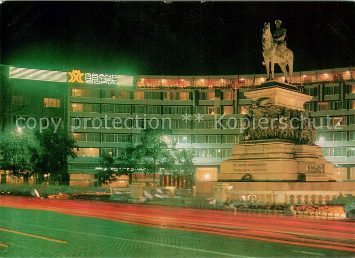 Sofia Sophia Grand Hotel Sofia Denkmal der Befreier Nachtaufnahme