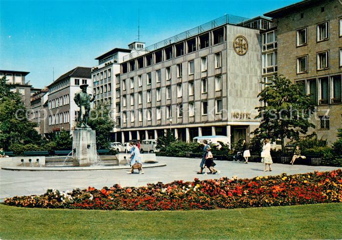 Bielefeld Altstaedter Kirchplatz mit Leineweber Denkmal