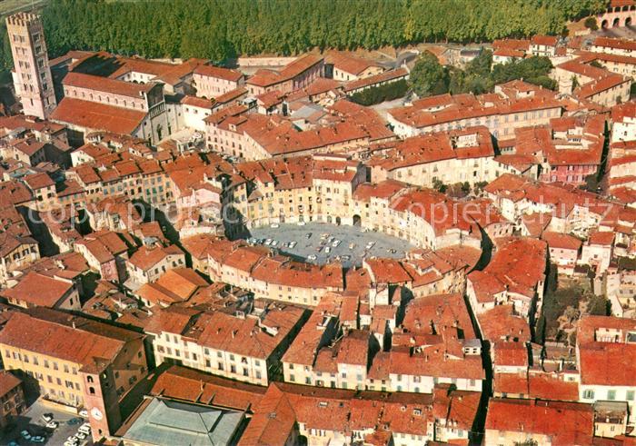 Lucca Anfiteatro Romano veduta aerea