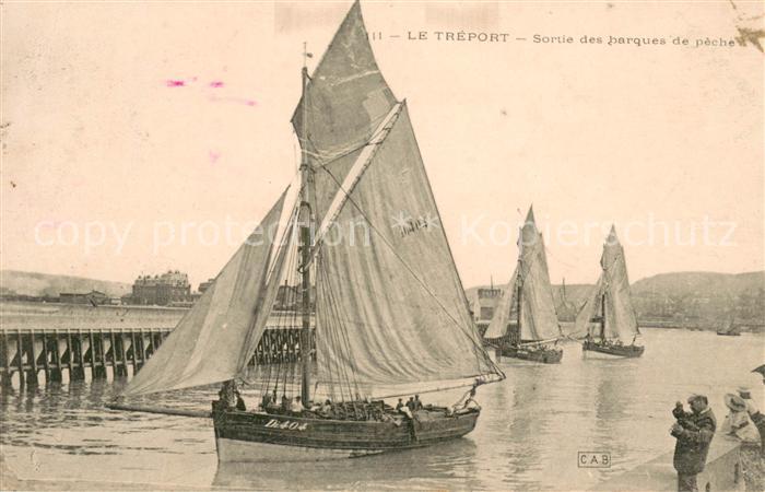 Le Treport Sortie des barques de peche