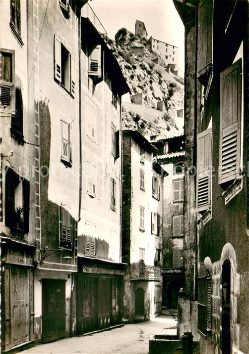 Entrevaux Rue du Marche et le Fort Vauban