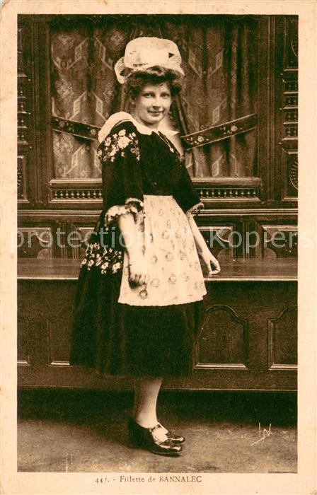 Bannalec Une fillette Costumes Trachten