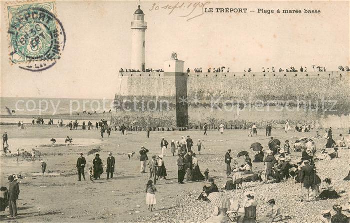 Le Treport La plage a marée basse et le phare