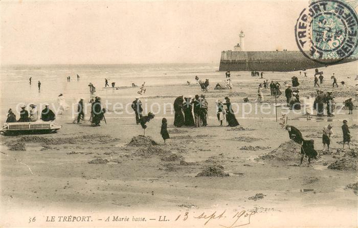 Le Treport La plage a marée basse et le phare