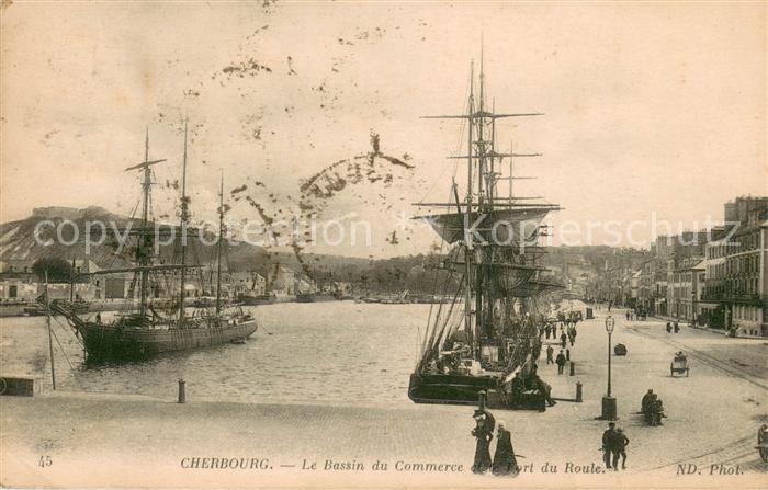 Cherbourg Bassin du Commerce Fort du Roule Bateau