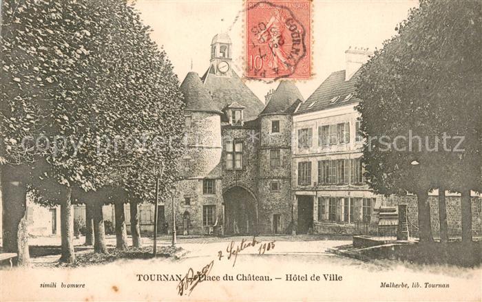 Tournan-en-Brie Place du Chateau Hôtel de Ville