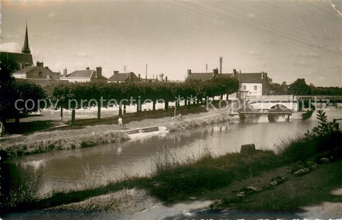 Ouzouer-sur-Trezee Pont et Place de la Libération
