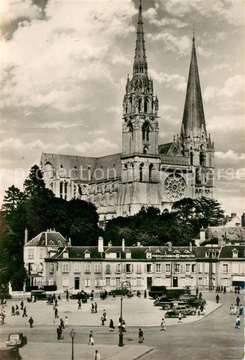 Chartres 28 Place chatelet et la Cathedrale