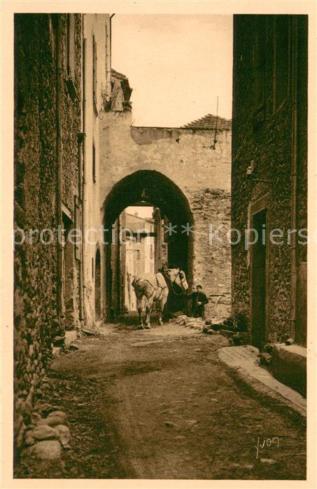 Roquebrun Rue avec Maison a Porche