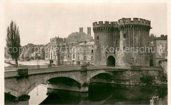 Verdun Meuse Pont et porte Chaussee au fond la Cathe