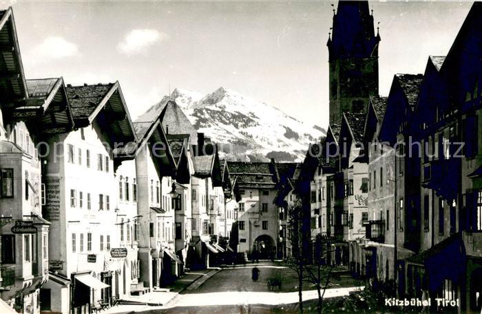 Kitzbuehel Tirol Motiv Innenstadt mit Kirche Alpenblick