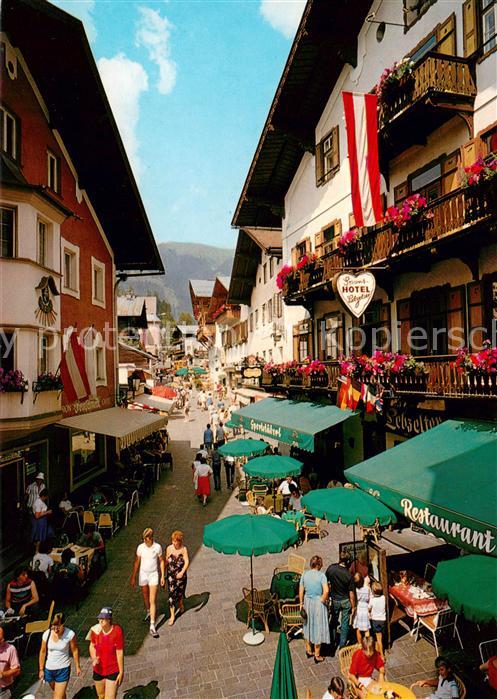 Zell See Fussgaengerzone Dreifaltigkeitsgasse mit Schmittenhoehe
