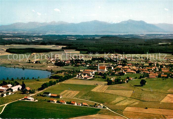 Obing am See Fliegeraufnahme mit Chiemgauer Bergen