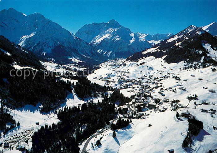 Hirschegg Kleinwalsertal Vorarlberg mit Elferkopf Zwoelferkopf Widderstein Walme