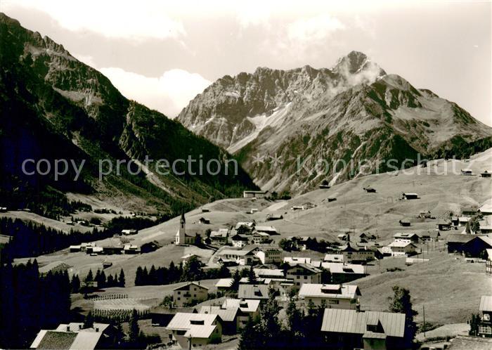 Hirschegg Kleinwalsertal Vorarlberg Gesamtansicht mit Blick zum Widderstein Allg